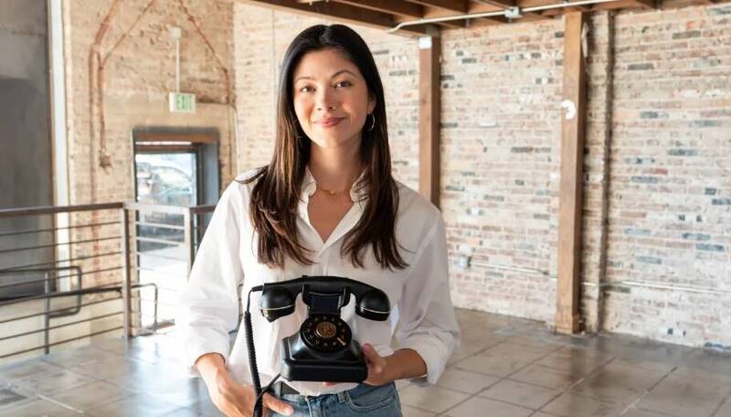 29歲創業家 Cat Goetze 靠「懷舊座機」半年狂賺2400萬，復古商機再掀熱潮！