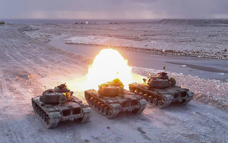 國軍「正義操演」震撼太麻里灘岸：M60A3怒吼，揭示防衛台灣的嚇阻真諦