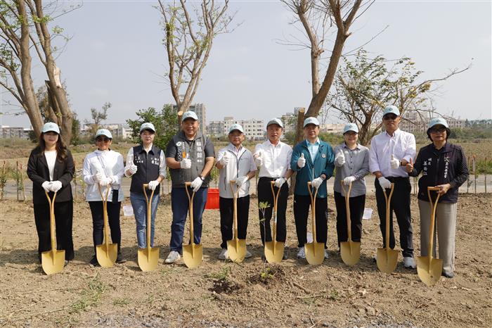 嘉義無人機中心告別揚塵：縣府攜手打造綠色屏障，守護高科技飛翔基地
