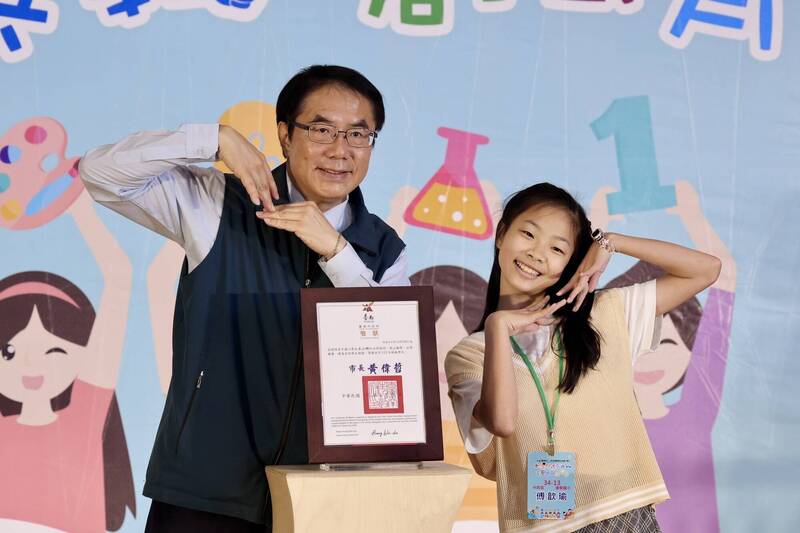 AI浪潮下「台南囝仔」崛起：模範生表揚，黃偉哲勉勵學子看齊蘇姿丰、黃仁勳