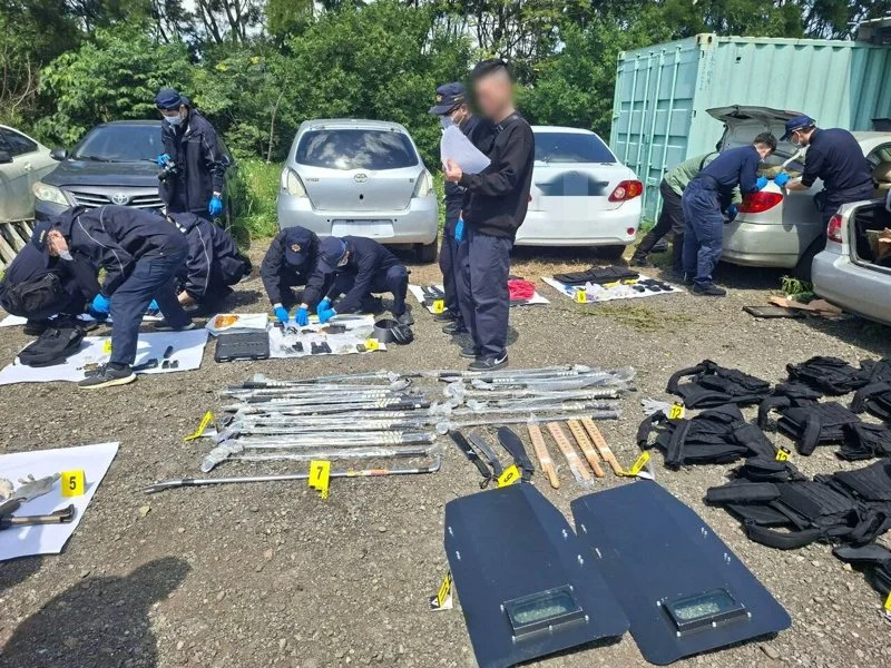桃園楊梅修車廠驚爆幫派移動軍火庫：警臥底一年，揭百萬槍械網