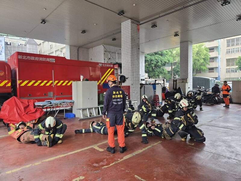 新北消防RIT快速救援複訓：第一時間搶救受困同仁，落實「救人者自救」
