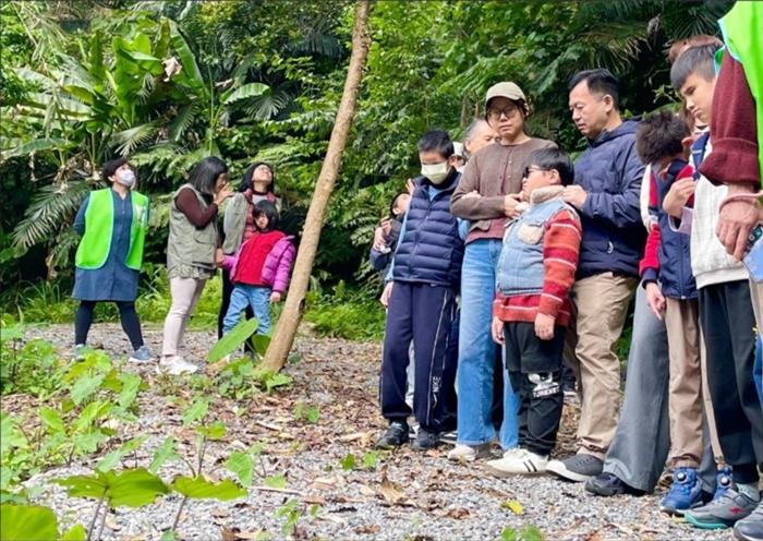 臺北市環教中心攜手啟明學校：多感官生態遊學，讓特教生「聽見」大自然