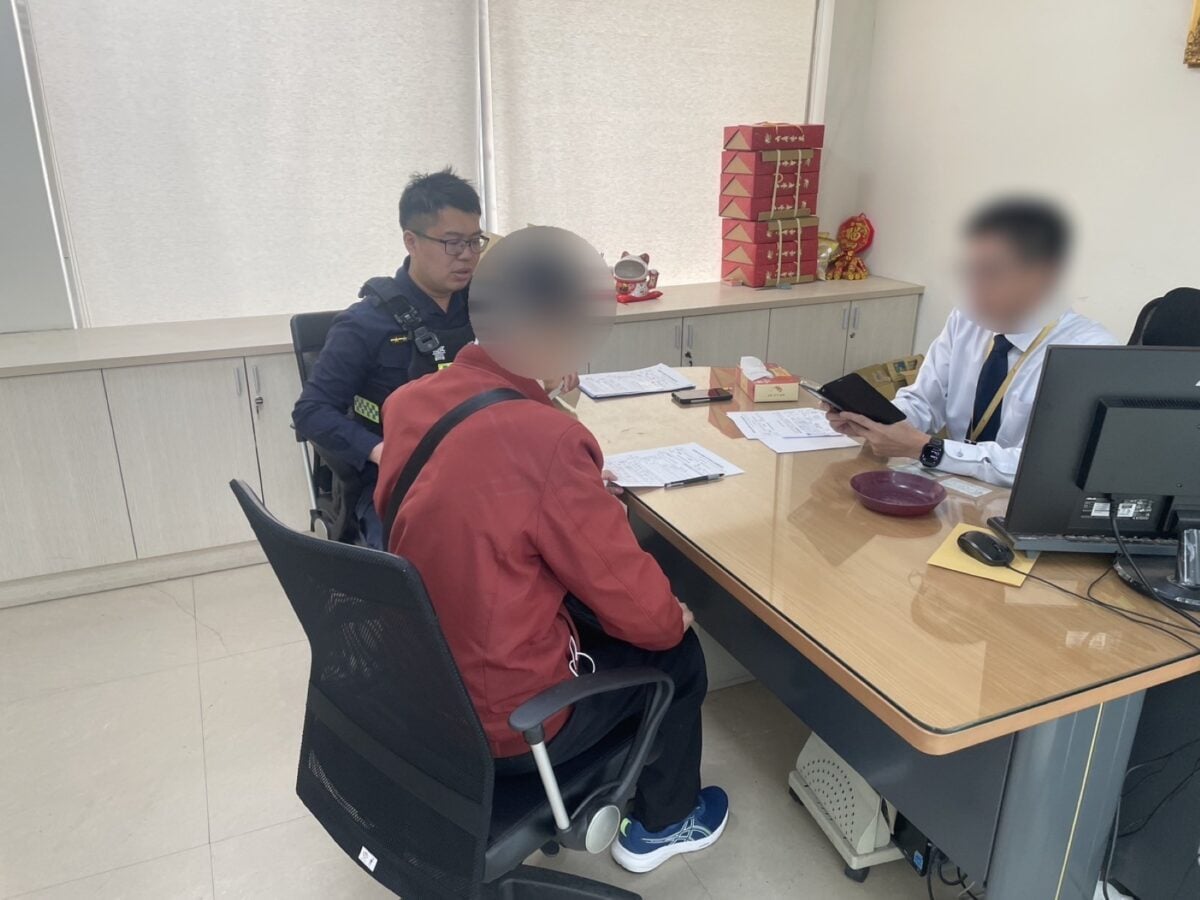 高齡老翁40萬提款疑雲：警銀聯手揭假投資詐騙，守護長者血汗錢
