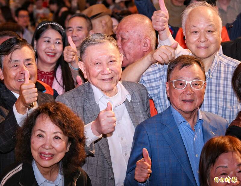 京華城案沈慶京現身聯歡會：吉魯巴舞步透視公眾人物的誠信與韌性