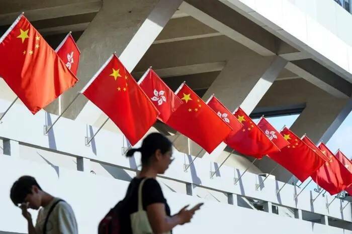 港國安細則引爆美中外交戰：駐港公署嚴斥美國旅行警告，隱私權爭議升溫