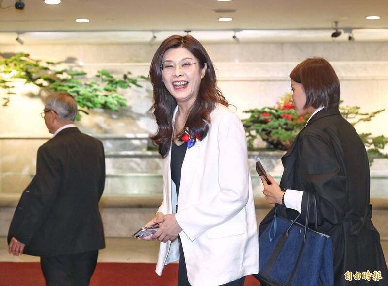 藍營突延軍購協商時程 綠營質疑與鄭麗文訪中行程有關