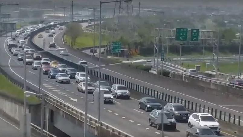 清明連假首日國道9路段紫爆 國5南向恐塞12小時