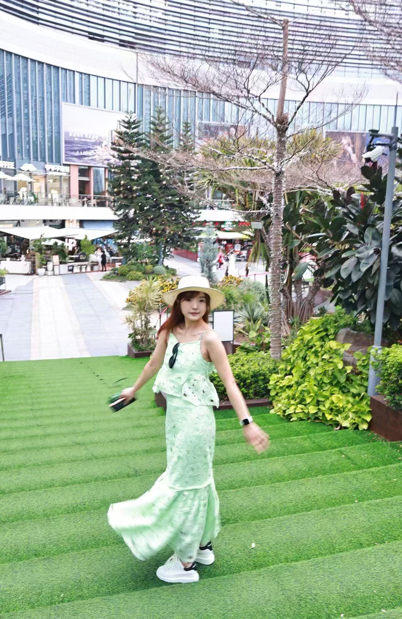悅己美學新主張：夾克與襯衫裙如何重新定義現代女性的穿衣哲學